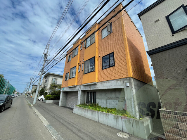 COLLINS・42の外観