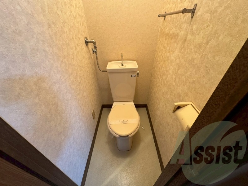 こちらはトイレです。清潔感があり、安心して使用できます。 こちらはトイレです。清潔感があり、安心して使用できます。