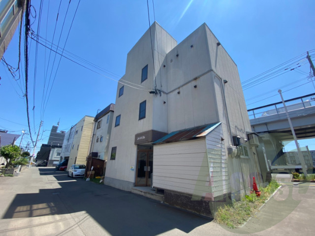 34条ビルの外観