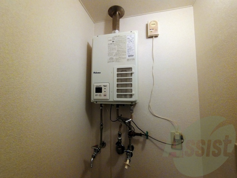 給湯器は簡単操作で温度調整ができますよ。 給湯器は簡単操作で温度調整ができますよ。