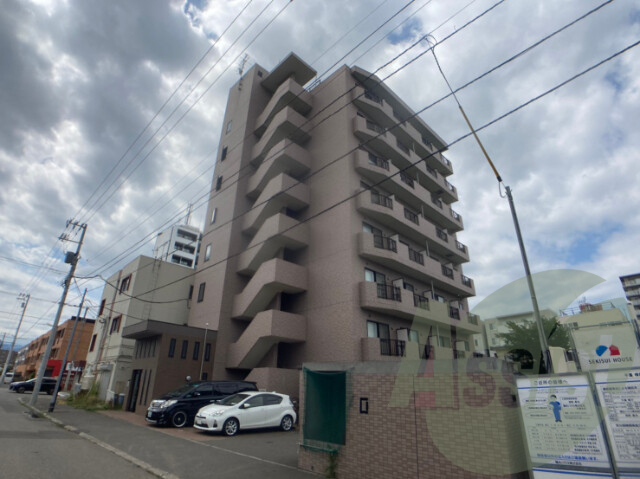 クレステージ北32の外観