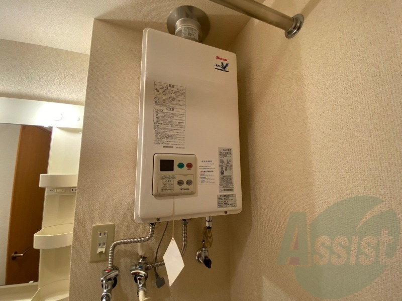 給湯器は簡単操作で温度調整ができますよ。 給湯器は簡単操作で温度調整ができますよ。