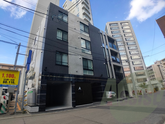 アルファスクエア西28の外観