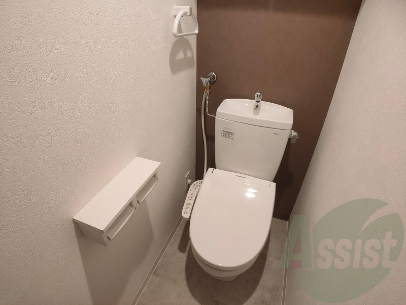 ウォシュレット機能がついたトイレ。安心して使用できますね。 ウォシュレット機能がついたトイレ。安心して使用できますね。