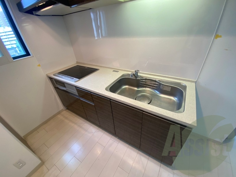 こちらはキッチン。調理スペースもあり使いやすそうです。 こちらはキッチン。調理スペースもあり使いやすそうです。