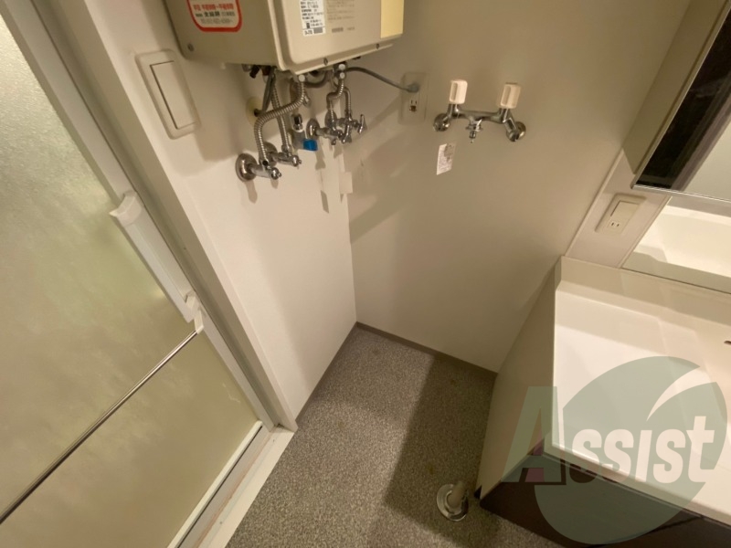 洗濯機置場は室内にあるのでもちろんいつでも洗濯できます。 洗濯機置場は室内にあるのでもちろんいつでも洗濯できます。