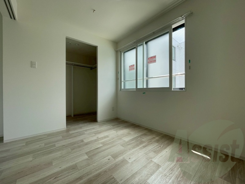 木目のフローリングは落ち着きのある印象のお部屋になりますね。 木目のフローリングは落ち着きのある印象のお部屋になりますね。