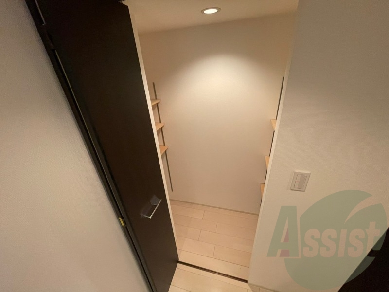 収納もバッチリあるのでお部屋が片付きますよ! 収納もバッチリあるのでお部屋が片付きますよ!