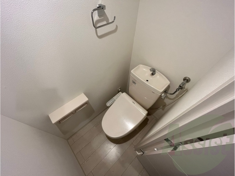 ウォシュレット機能がついたトイレ。安心して使用できますね。 ウォシュレット機能がついたトイレ。安心して使用できますね。