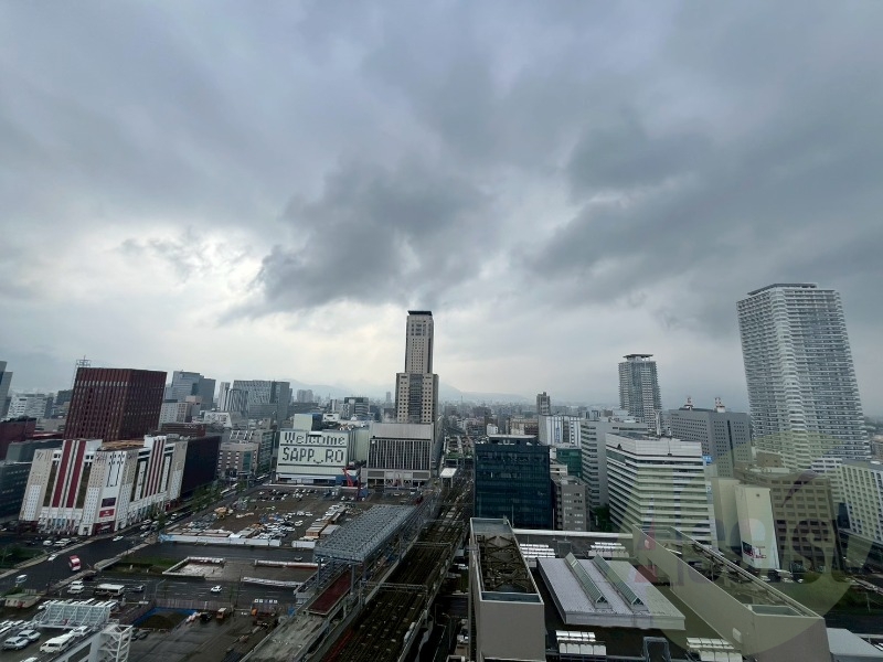 眺望です。建物はありますが風通しは良さそうです。 眺望です。建物はありますが風通しは良さそうです。