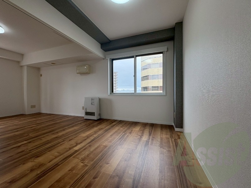 こちらのお部屋は光が差し込む、温かみのあるお部屋です。 こちらのお部屋は光が差し込む、温かみのあるお部屋です。