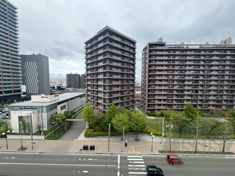 眺望です。建物はありますが風通しは良さそうです。 眺望です。建物はありますが風通しは良さそうです。