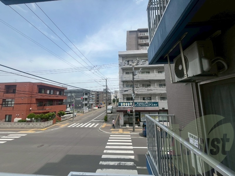 眺望です。高い建物がなくて見晴らしがよいですね! 眺望です。高い建物がなくて見晴らしがよいですね!