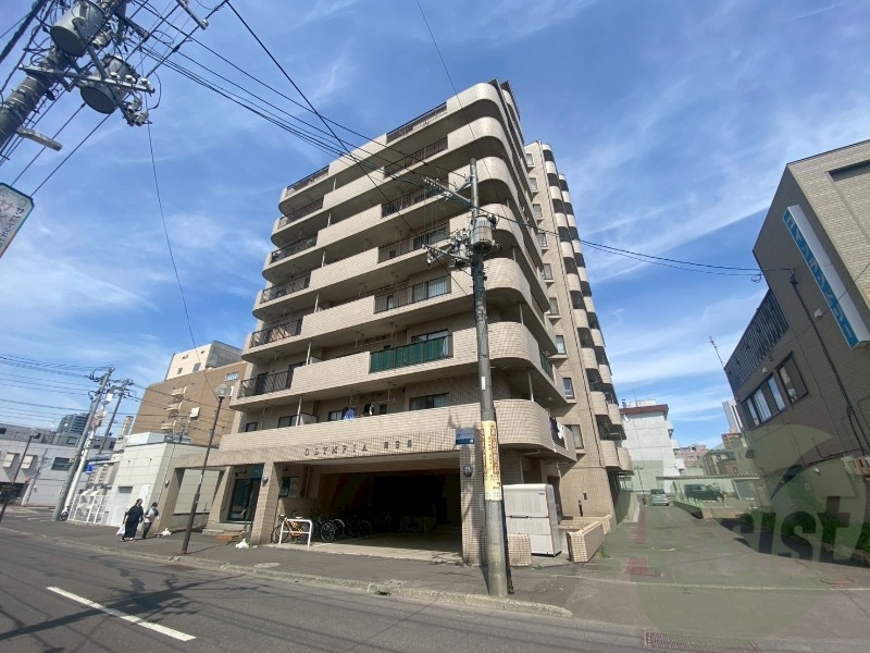 オリンピア南9条マンションの外観
