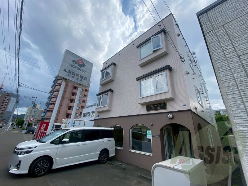 フローレス円山の外観
