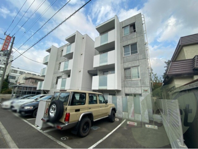 KING HOUSE KANJYODORI HIGASHIの外観