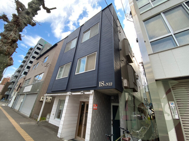 アイエスN12の外観