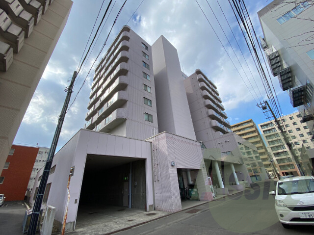サンタの館医大前（エスターロワイヤル）の外観