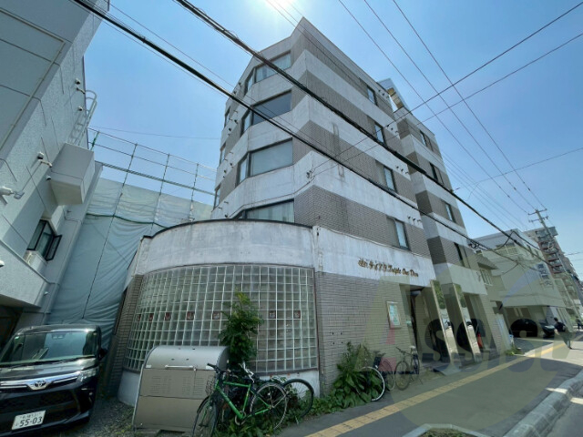 ティアラTripleOneDEMの外観
