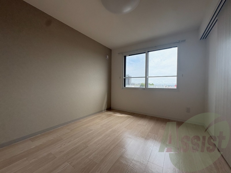 こちらのお部屋は光が差し込む、温かみのあるお部屋です。 こちらのお部屋は光が差し込む、温かみのあるお部屋です。