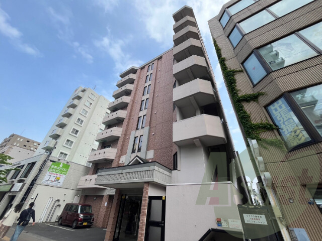 ラプラス裏参道の外観