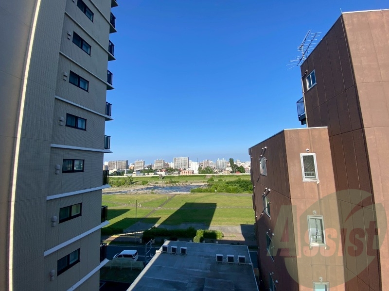眺望です。建物はありますが風通しは良さそうです。 眺望です。建物はありますが風通しは良さそうです。