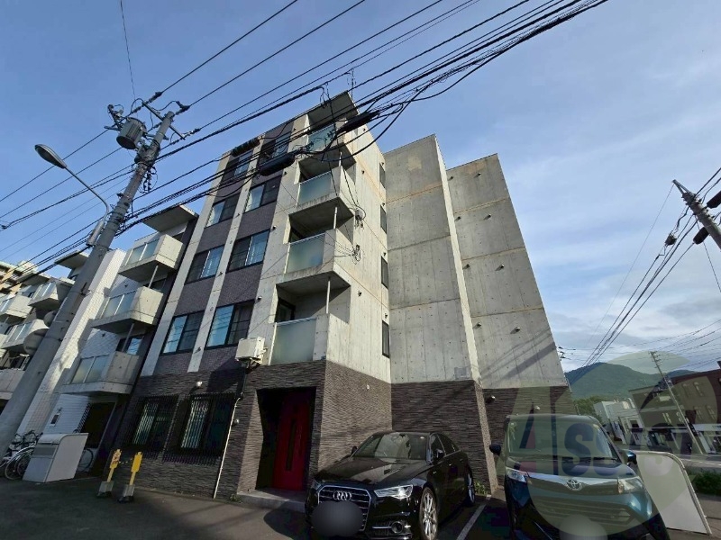 クロスティア南円山の外観
