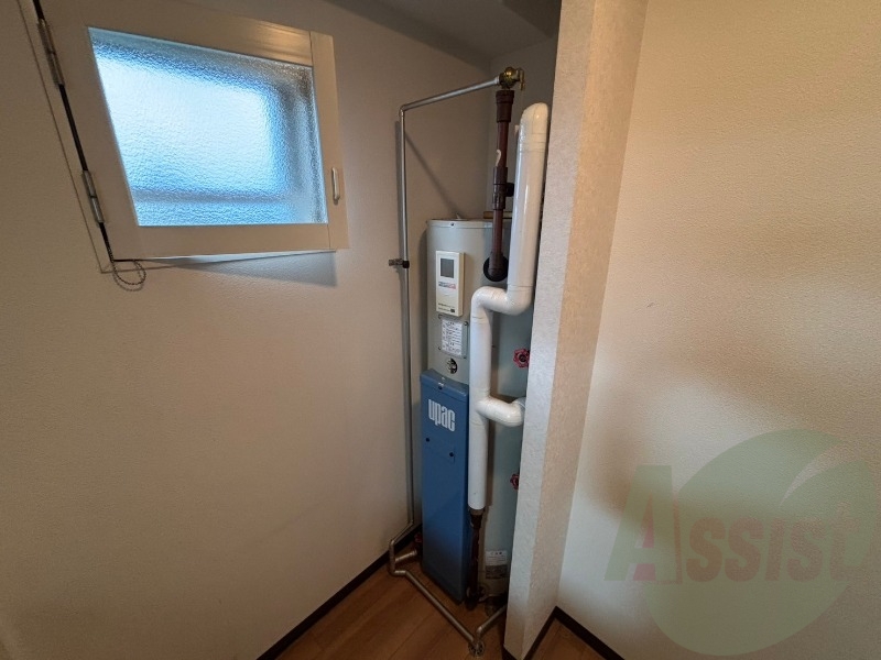 電気温水器です。深夜料金でお湯を温められます。 電気温水器です。深夜料金でお湯を温められます。