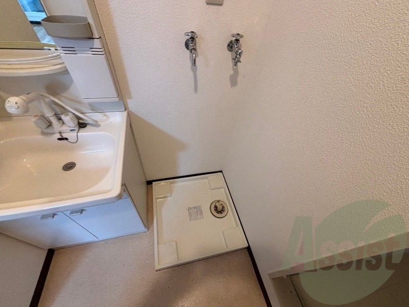 もちろん洗濯機置場は室内にあるので、いつでも洗濯できますよ~ もちろん洗濯機置場は室内にあるので、いつでも洗濯できますよ~