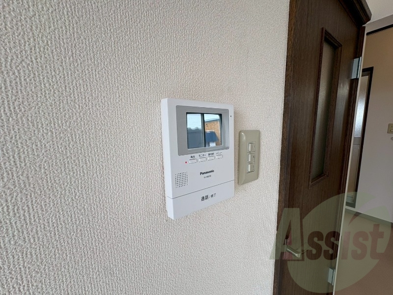 TVモニター付インターホンです。来客者の顔が見えるので安心! TVモニター付インターホンです。来客者の顔が見えるので安心!