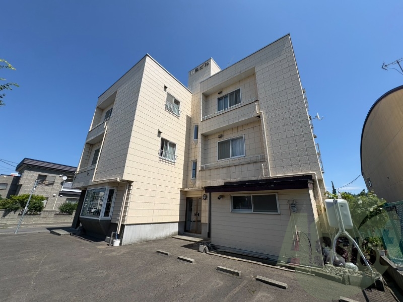 11条ビルの外観