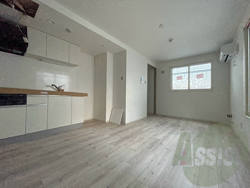 木目のフローリングは落ち着きのある印象のお部屋になりますね。 木目のフローリングは落ち着きのある印象のお部屋になりますね。