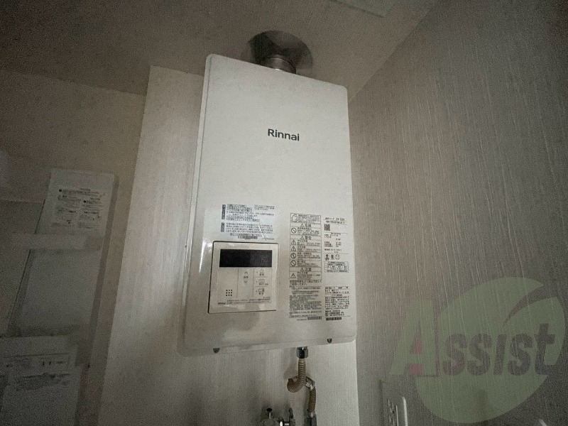 給湯器です。操作しやすいパネルになってます。 給湯器です。操作しやすいパネルになってます。