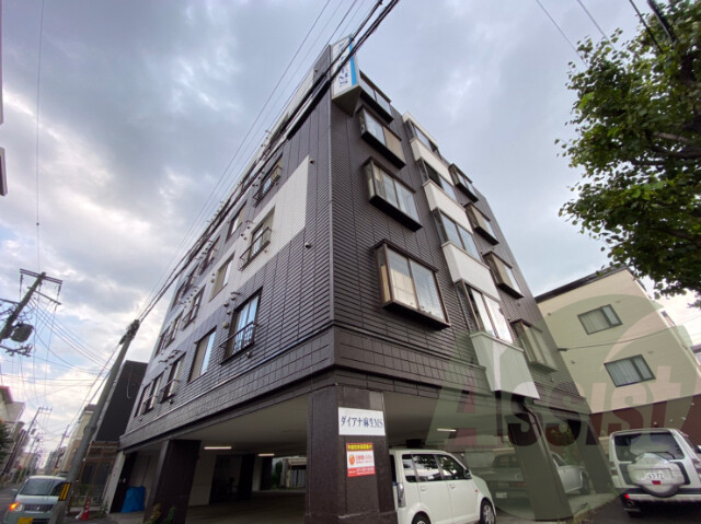 ダイアナ麻生マンションの外観