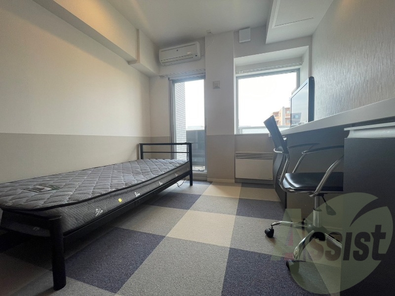 寝室はこちらです。光が差し込む、温かみのあるお部屋です。 寝室はこちらです。光が差し込む、温かみのあるお部屋です。