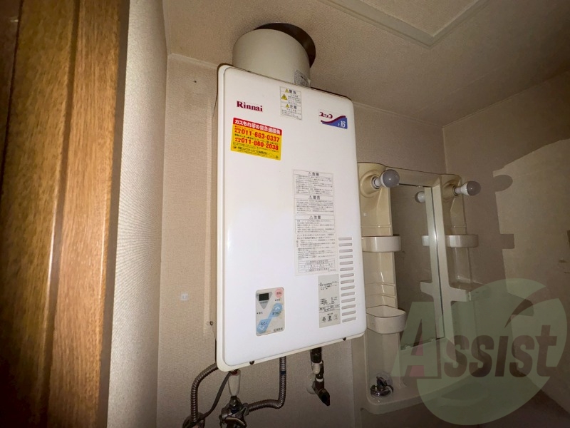 給湯器は簡単操作で温度調整ができますよ。 給湯器は簡単操作で温度調整ができますよ。