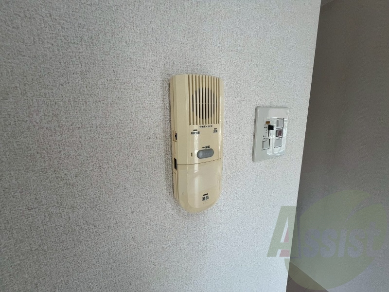 インターホンは通話ができるので急な訪問があっても安心です。 インターホンは通話ができるので急な訪問があっても安心です。