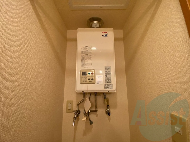 給湯器は簡単操作で温度調整ができますよ。 給湯器は簡単操作で温度調整ができますよ。