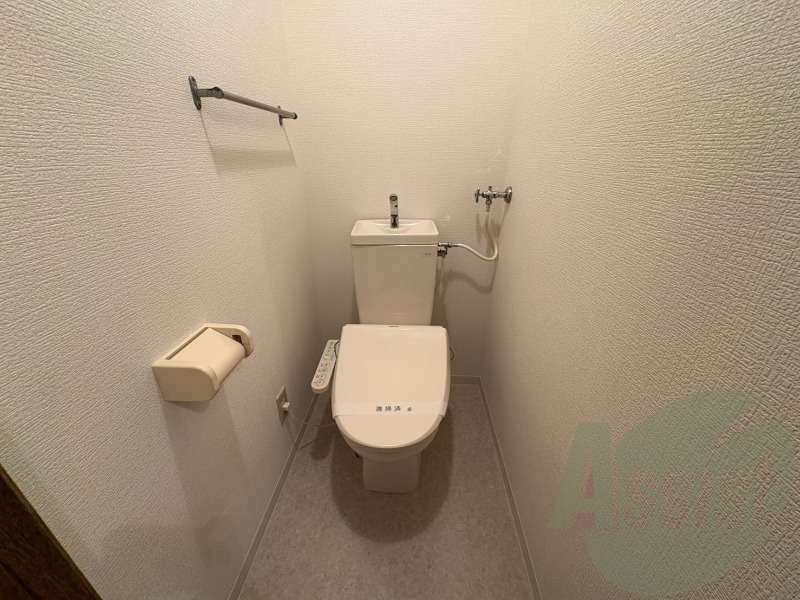 こちらはトイレです。清潔感があり、安心して使用できます。 こちらはトイレです。清潔感があり、安心して使用できます。