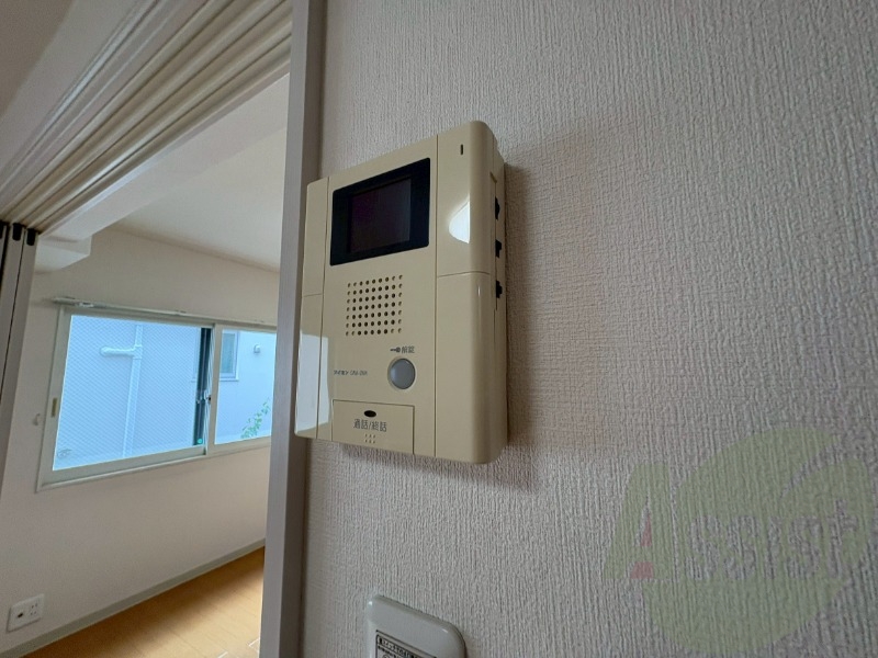 TVモニター付インターホンです。来客者の顔が見えるので安心! TVモニター付インターホンです。来客者の顔が見えるので安心!