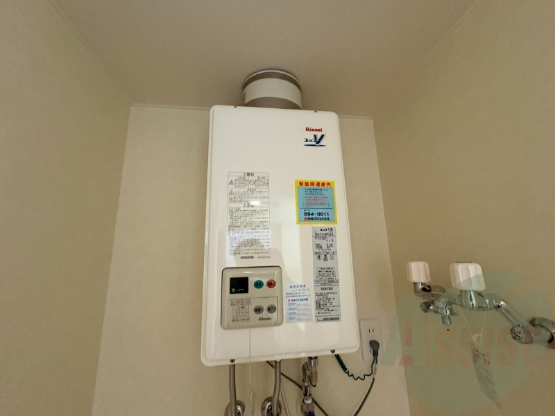 給湯器は簡単操作で温度調整ができますよ。 給湯器は簡単操作で温度調整ができますよ。