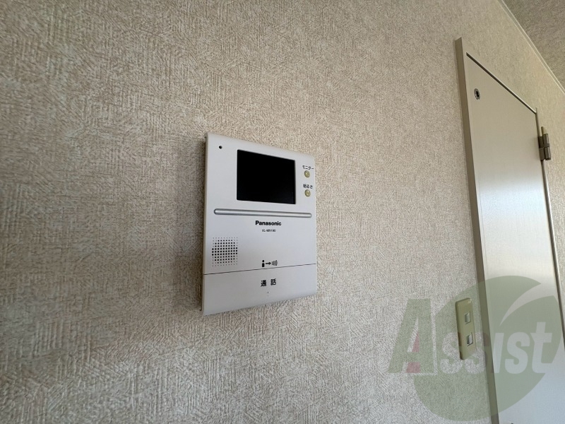 TVモニター付インターホンです。来客者の顔が見えるので安心! TVモニター付インターホンです。来客者の顔が見えるので安心!