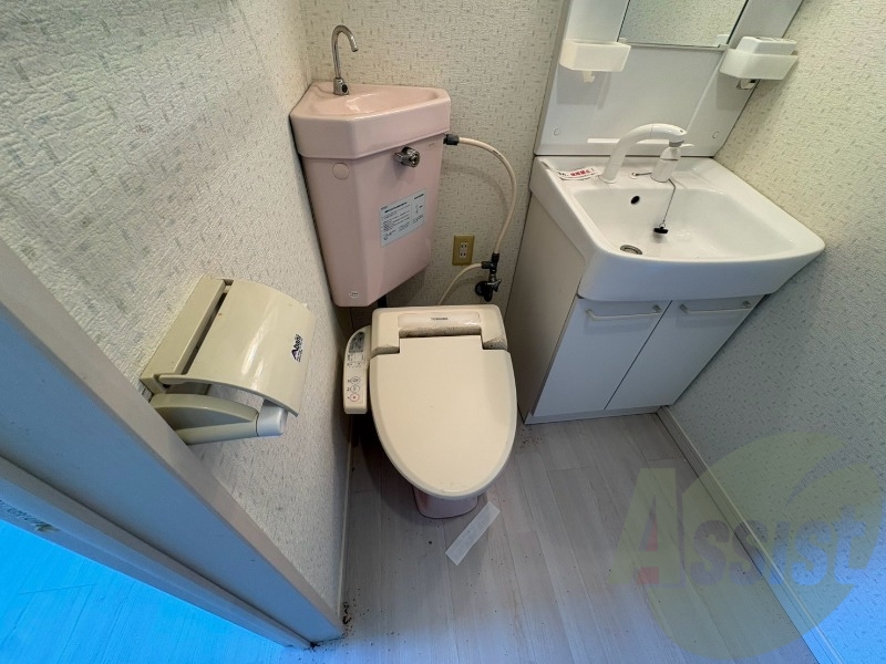 こちらはトイレです。清潔感があり、安心して使用できます。 こちらはトイレです。清潔感があり、安心して使用できます。