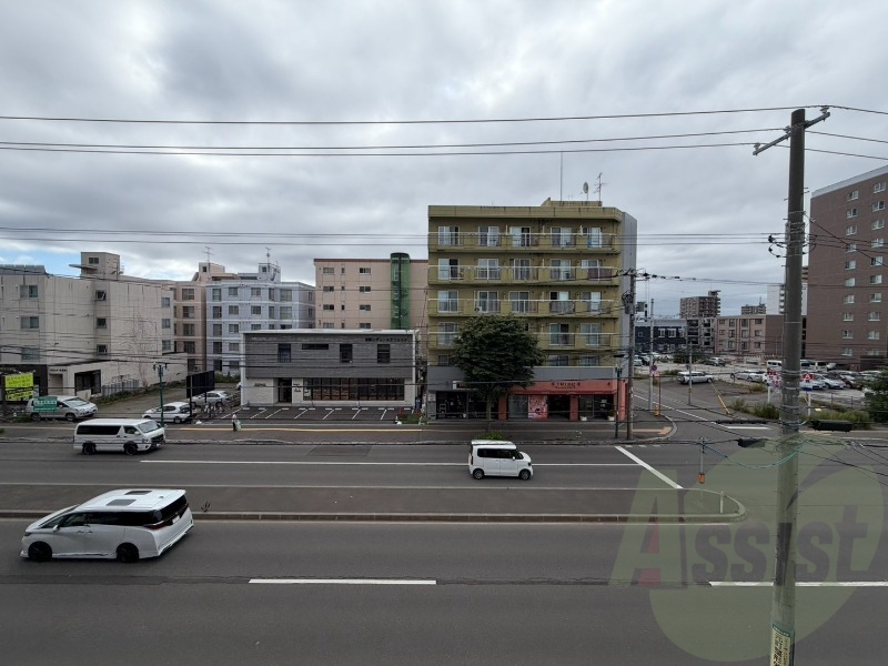 眺望です。建物はありますが風通しは良さそうです。 眺望です。建物はありますが風通しは良さそうです。