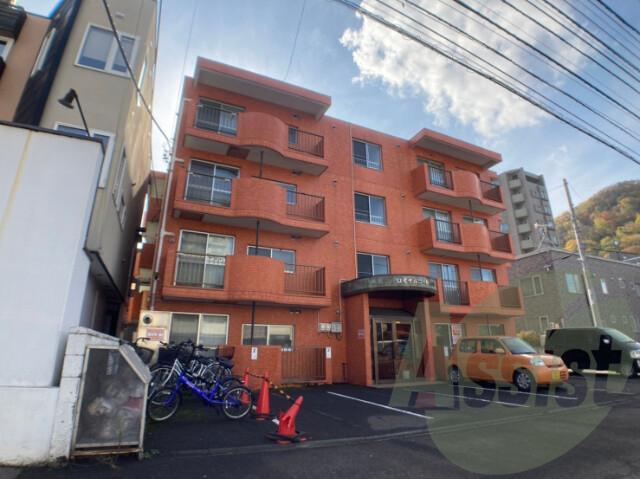ロイヤルコート円山の外観