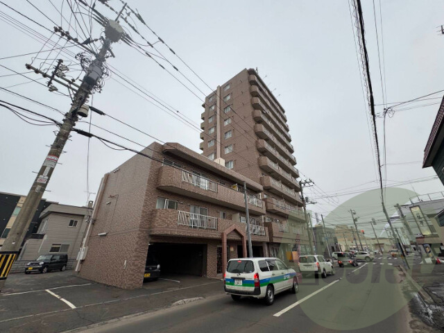 コスモ本町の外観