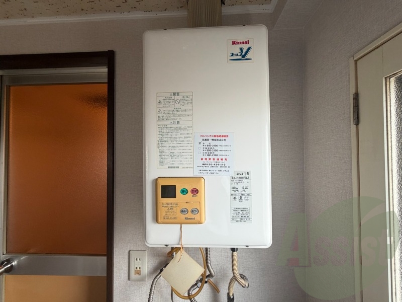 給湯器です。操作しやすいパネルになってます。 給湯器です。操作しやすいパネルになってます。