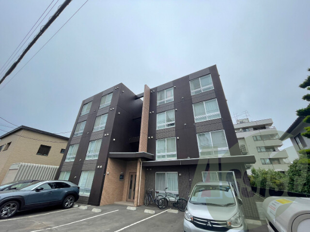 イーシティ山鼻の外観