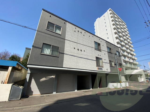 レイディアント南9条の外観