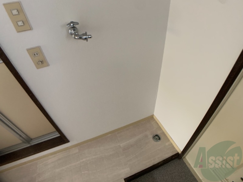 洗濯機置場は室内にあるのでもちろんいつでも洗濯可能です。 洗濯機置場は室内にあるのでもちろんいつでも洗濯可能です。